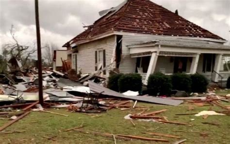Tornadoes Kill At Least 23 In Lee County Alabama World News