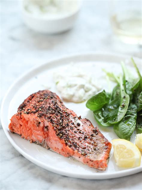 Grilled Salmon Fillet With Cucumber Dill Sauce