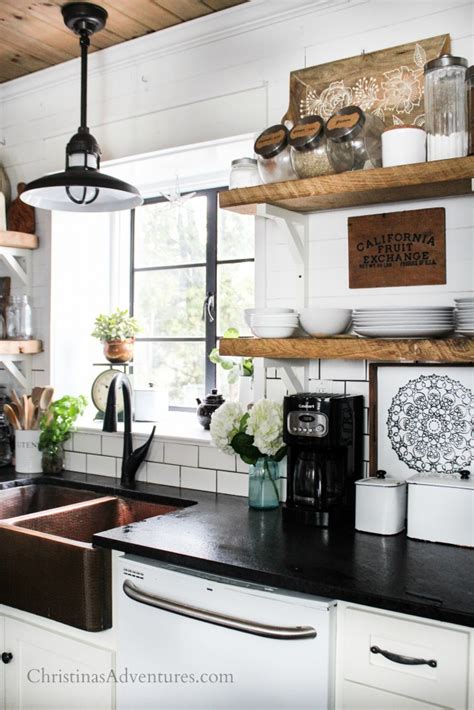 A farmhouse kitchen decor is closely related to country style. Farmhouse decor in the kitchen for spring and summer ...