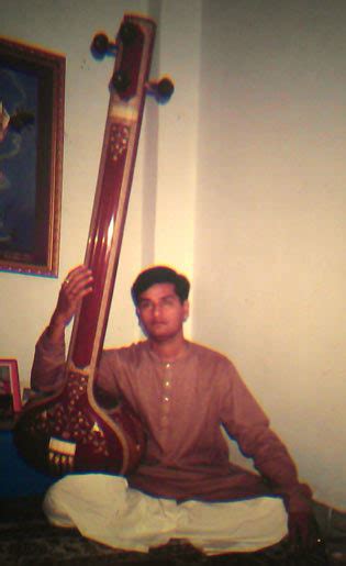 Tanpura Playing Positions Toss Levy