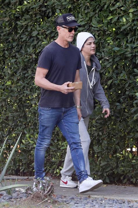 Отец — эллиот бейтнер, мать — молли энн бейтнер. SELMA BLAIR Out for Lunch in Los Angeles 02/02/2020 ...