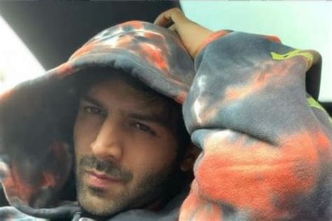 Kartik Aaryan Shares Selfie On His Way To Sunday Shoot News18