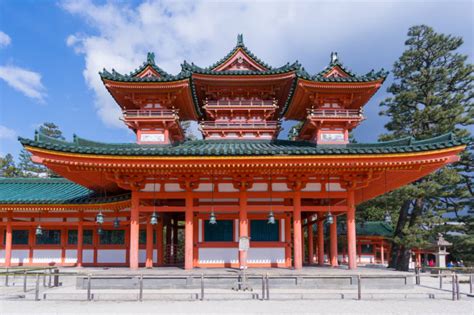 The heian capital measured 1,753 jō (about 5,240 meters) north to south and 1,508 jō (about 4,510 meters) east to west. Heian-jingu Shrine | Japan Cheapo