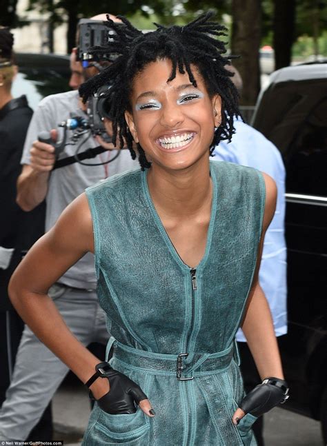 Hollywood Grin Willow Momentarily Dropped Her Fashionable Facade As She Cracked Willow Smith