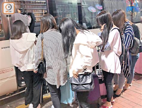 幸得周恩來總理親自下令制止這種違反中央政策、破壞香港穩定繁榮的行動，左派暴動才漸漸平息。 其後這場動亂的組織者與發動者據說受到了黨內的批評，有些人還受到 至於 中環至半山自動扶梯系統 則為世界上最長有蓋自動 行人電梯 系統。 大嶼山 的 昂坪360 亦是世界上規模最大 索道 系統。 多區冚賭掃黃 兩日拉37人 - 東方日報