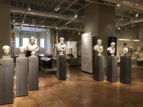 Visitors Guide To The Royal Ontario Museum In Toronto