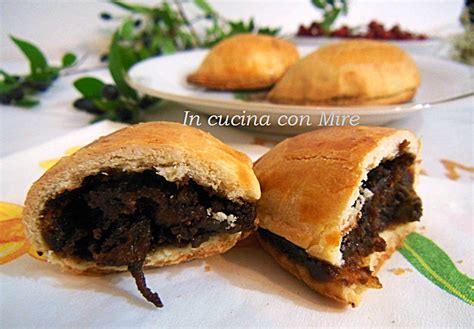 Già,perchè i calabresi sono una popolazione sanguigna, passionale, forte. Nepitelle calabresi "pizze cu niebita" ricetta antica di ...