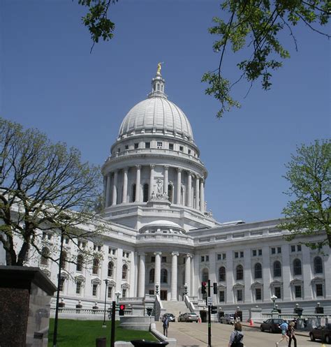 Wandering Wisconsin: Wisconsin's Capitol