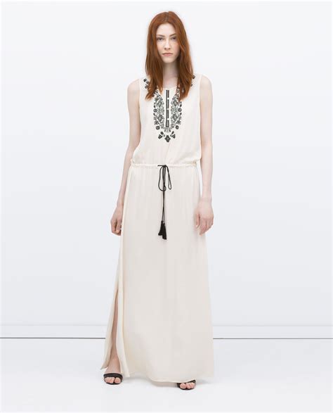 Capiamo quali vestiti lunghi zara comprare ora per creare look da giorno e look da sera perfetti per interpretare le tendenze moda estate 2021 definitive. Abiti lunghi estivi Zara 2015 - Lei Trendy