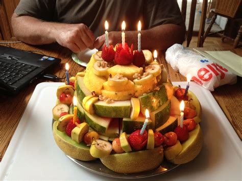 Traditional birthday cakes are being traded in for these creative and trendy alternatives. Layered fruit cake - great alternative for a healthy ...