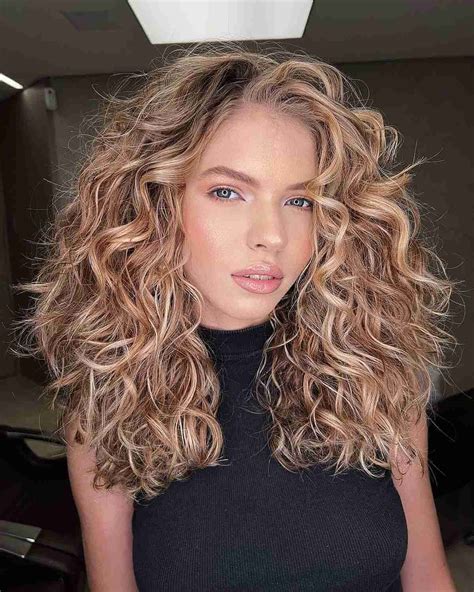 52 Blonde Hair With Lowlights You Have To See In 2024 Colored Curly