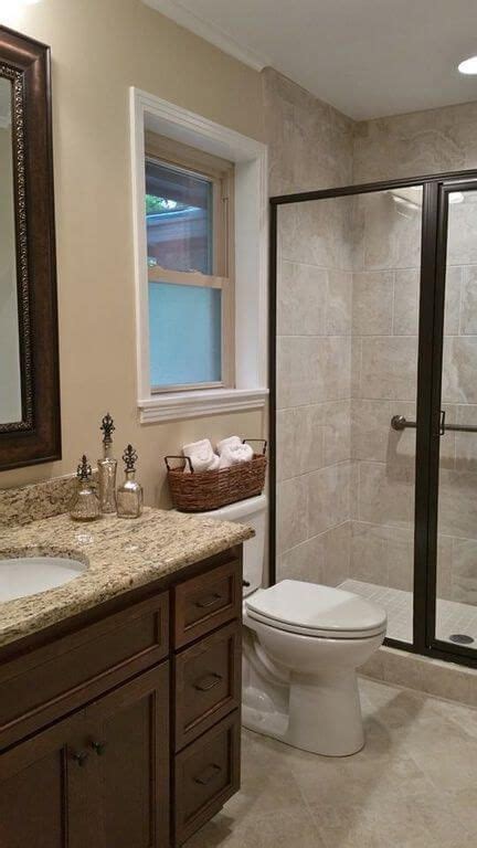 Decorate your powder room walls like this connecticut farmhouse with patterned wallpapers featuring andrew martin print and britain penny black stamp. 4 Different Ways to Decorate Your Bathroom | Decoracion ...
