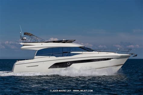 New Prestige Yachts 520 Flybridge | Galati Yachts