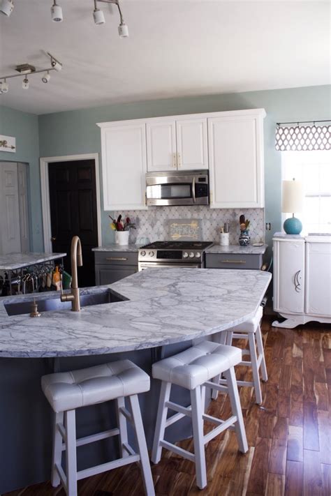 Carrara marble is often the choice of people when it comes to their kitchen countertops. My Carrara Marble Kitchen and Tips for Choosing Marble ...