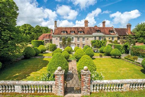 One Of Britains Finest Country Estates Once Bought By British History