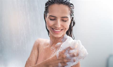 Dermatologista Esclarece A Necessidade De Tomar Banho Todos Os Dias