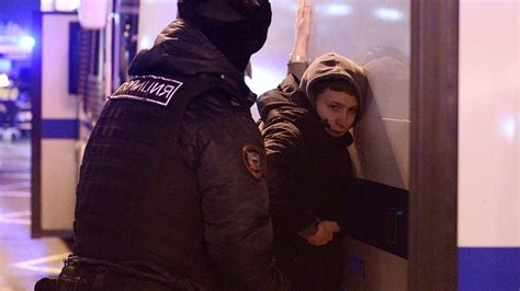 thousands of russians arrested for protesting against putin s war on ukraine human rights group