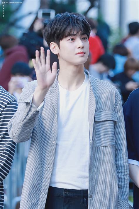 The band debuted on october 10, 2016, under cube entertainment. Pin on CHAEUN WOO
