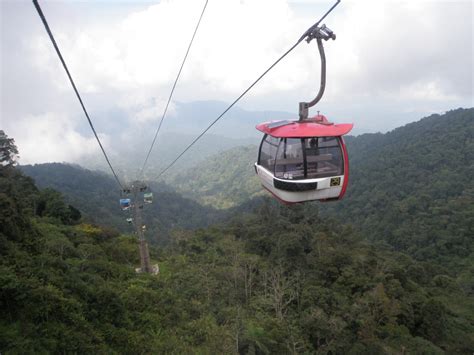 A ride on the new genting highlands awana skyway gondola cable car from awana to sky avenue. Travel Log: 2013 - Malaysia - Genting Highlands
