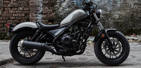 These bikes have a 3.4 gal fuel capacity and fuel economy is 51 mpg. Honda Rebel 500 Price in India, Launch Date, Mileage ...