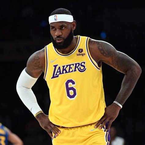 Headband Lebron James Is Back Fans React To Los Angeles Lakers Stars