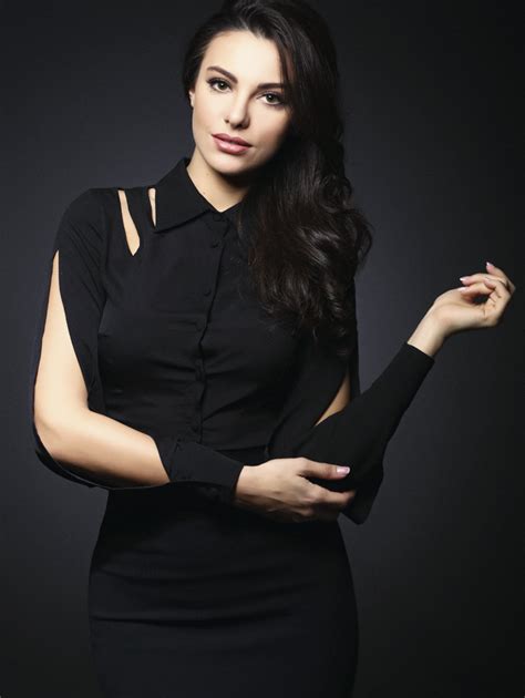 hot and sexy turkish actress tuvana türkay hd photos and wallpapers hd photos