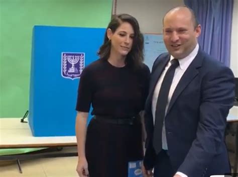 Jun 14, 2021 · האיש של נתניהו שיישאר עם בנט, בינתיים ראש הממשלה החדש החליט להשאיר בתפקידם את המזכיר הצבאי וראש המלל, לצורך שמירה על רציפות מדינית. גילת בנט מתנצלת:''בן גביר לא סוכן שב"כ'' - פוליטיקלי ...