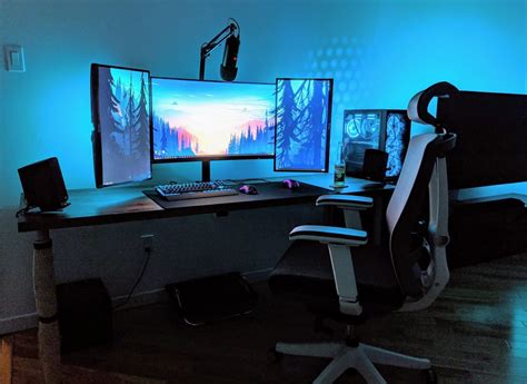 Oficina Gamer Con Tres Monitores O Más El124