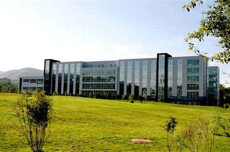 Please contact the appropriate 河海大学's office for detailed information on yearly tuitions. 校园景观-青海大学