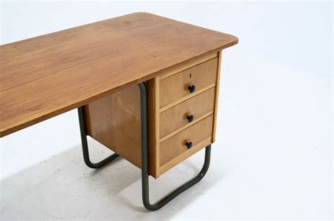 Bürotische & schreibtische online kaufen möbel 24 mehr als 46 anbieter vergleichen riesenauswahl von über 11768 bürotische & schreibtische 5520 kostenlos lieferbar. Mid-Century Mteallrohr Schreibtisch im Bauhaus Stil ...