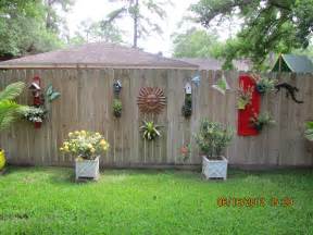 20 Ideas To Decorate Wooden Fence