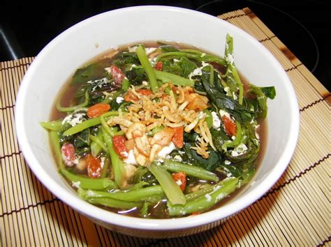 So here is my recipe for creamy spinach soup. Little Bellevue Kitchen: Chinese Red Spinach Soup