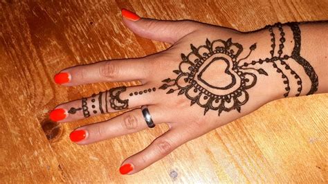 Simple And Cute Henna Design Simple Henna Mehndi Design For Hand Love Heart Henna Mehndi