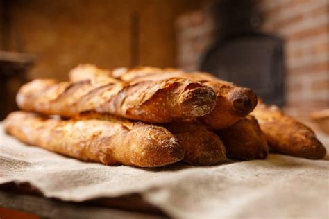 5 fun facts about French baguette - Paris Insight