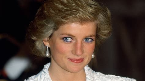 Why Did Princess Diana Suddenly Stop Wearing Her Signature Blue Eyeliner