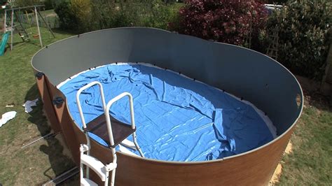 Comment installer une piscine hors sol Installation du liner Étape 4