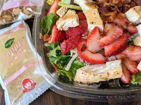 Review Wendys Summer Strawberry Chicken Salad