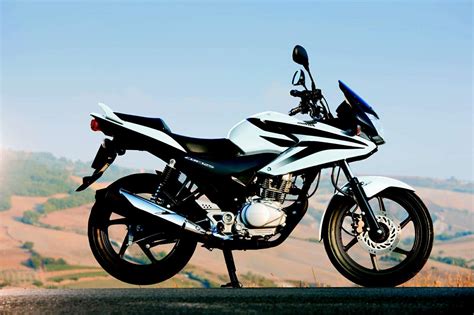 Moje první motorka, kterou bych bez váhání doporučil všem začátečníkům a lidem kteří potřebují nízko. 2011 Honda CBF 125: pics, specs and information ...