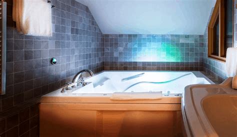Hallo, ich habe lange zeit davon geträumt, in einem großartigen hotelzimmer mit einer freistehenden badewanne im zimmer zu wohnen. 11 Hotelzimmer mit Whirlpool: Gönnt euch Entspannung pur