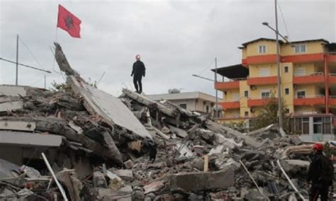 Shtëpinë ia prishi tërmeti babai humbi jetën tre javë më parë Rrëqeth