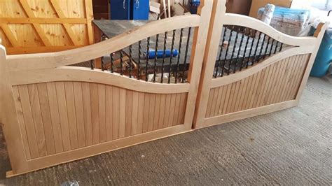 eye shade double gate with metal spindles redwood and siberian larch wooden gates idigbo