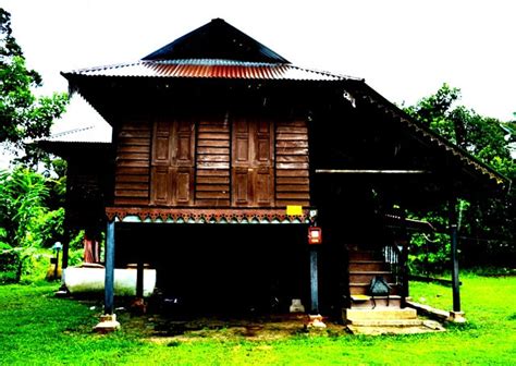 Rumah kutai.rumah tradisional negeri perak. Rumah Bumbung Lima | Was built 80 years ago. | Amin ...