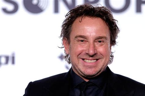 Hoe het danst, mooi, voorbij, rood, breng me naar het water, dit was je leven, dromen zijn bedrog. Marco Borsato moet Top 40-record inleveren - Ditjes & Datjes