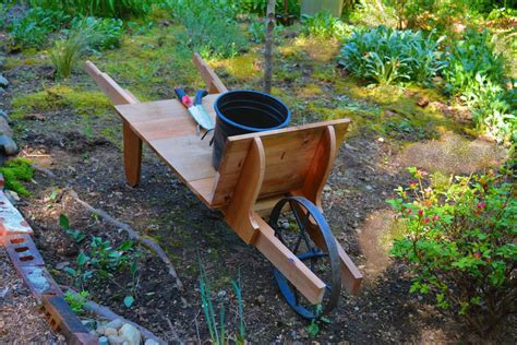 How To Build A Garden Art Wheelbarrow Wheelbarrow Garden Wheelbarrow