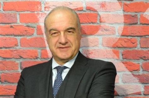 La decisione ufficiale è arrivata durante il vertice del centrodestra. Enrico Michetti chi è | età | Radio Radio e curriculum ...