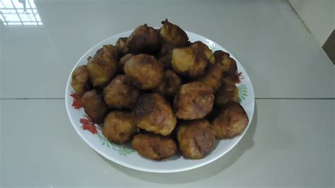Hari ini kita belajar hasilkan resepi cekodok pisang yang bukan sahaja cantik, malah rangup di luar, tak serap minyak dan juga lembut isi dalam. Zara ♥ Baking: CEKODOK PISANG