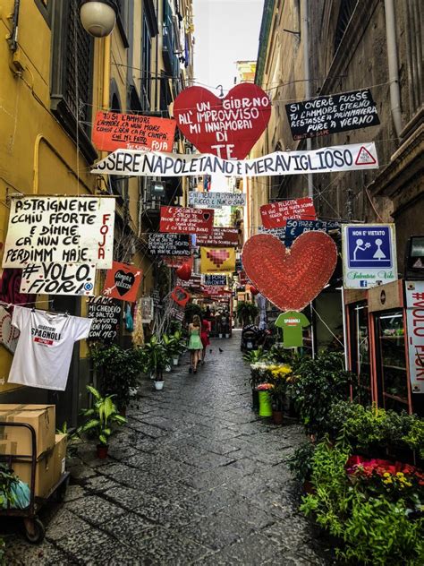 Napoli In Giorni Cosa Vedere E Mangiare Mordi E Fuggi
