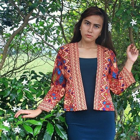 Beli produk blazer wanita berkualitas dengan harga murah dari berbagai pelapak di indonesia. FREE ONGKIR SE-INDONESIA - Blazer etnik dengan motif kain tenun ikat indonesia.