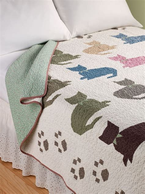 Quilt patterns from connecting threads and other pattern designers that you'll love. 25+ unique Cat quilt ideas on Pinterest | Cat quilt ...