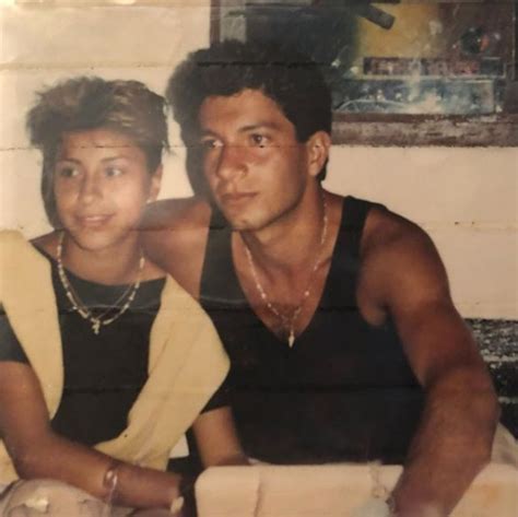 Behzat uygur'un eşi çiğdem uygur'la ilgili yaptığı açıklama ise dikkat çekti. Behzat Uygur eşi Çiğdem Uygur ile gençlik halini paylaştı ...